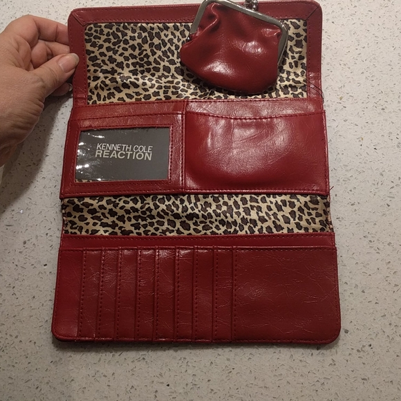 Beautiful faux leather wallet by Kenneth Cole 🌸 - Picture 8 of 8